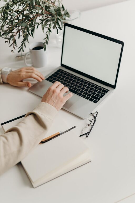 Consejos prácticos para mejorar la organización y productividad en el trabajo desde casa